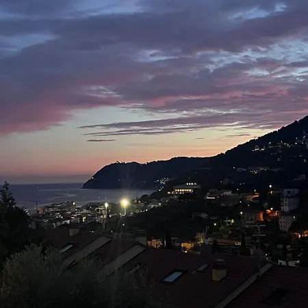 A House With A View شقة