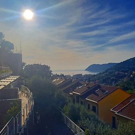 A House With A View アラッシオ