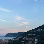 A House With A View Apartament *
