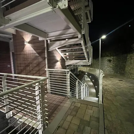 A House With A View 아파트 *