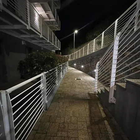 A House With A View 알라시오
