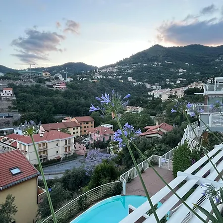 アパート A House With A View