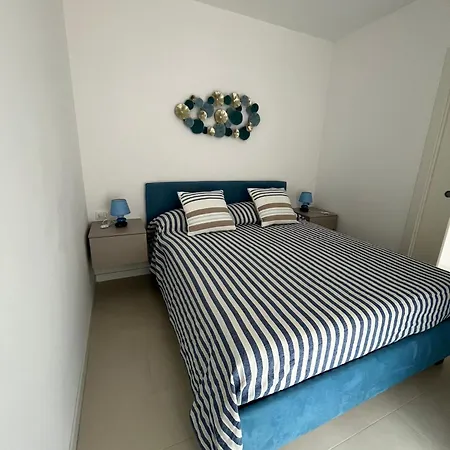 アパート A House With A View