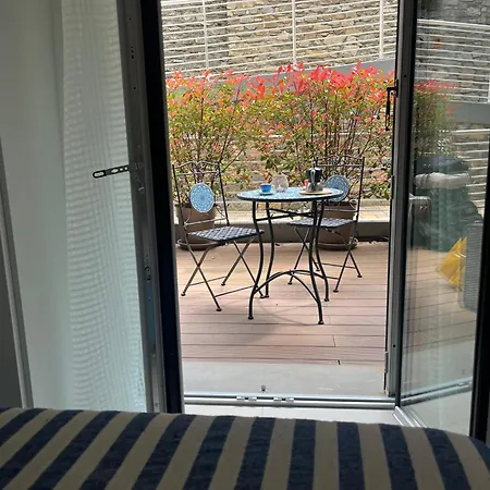 A House With A View * アラッシオ