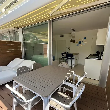 アパート A House With A View アラッシオ