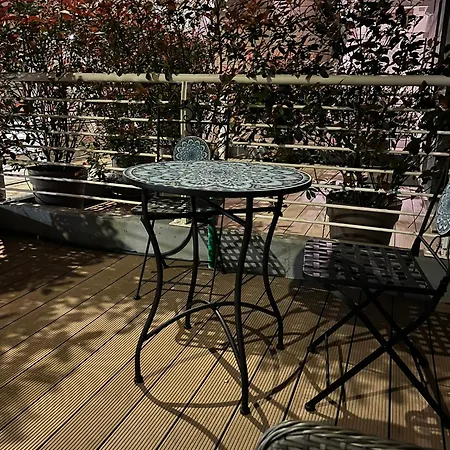 A House With A View * アラッシオ