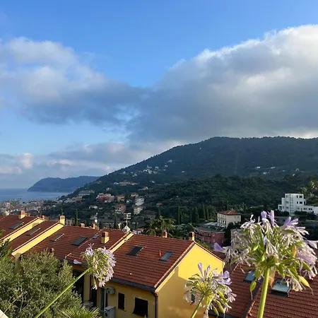 A House With A View アパート