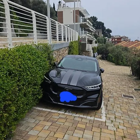 A House With A View アパート *